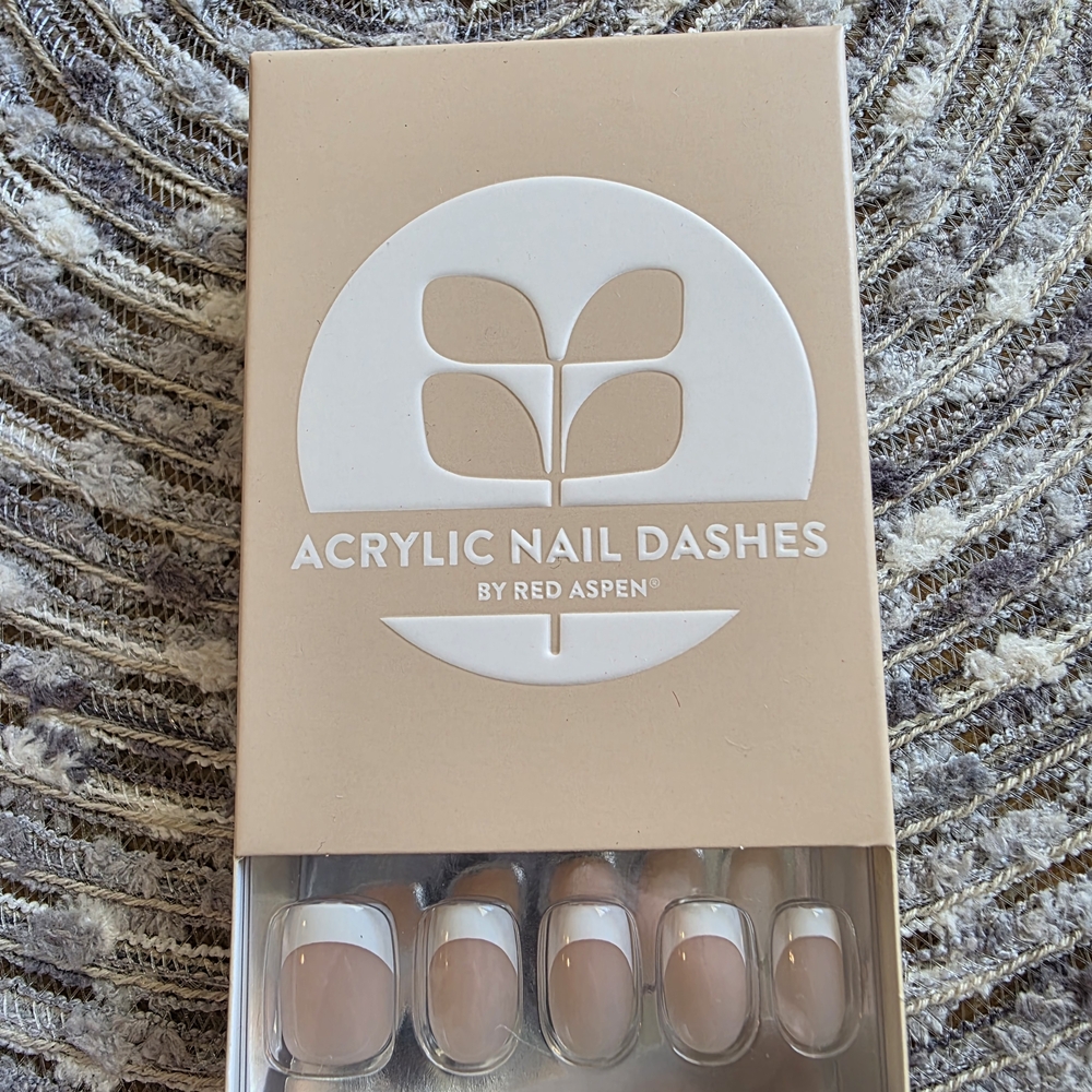 Red Aspen Acrylic Nail Dashes
